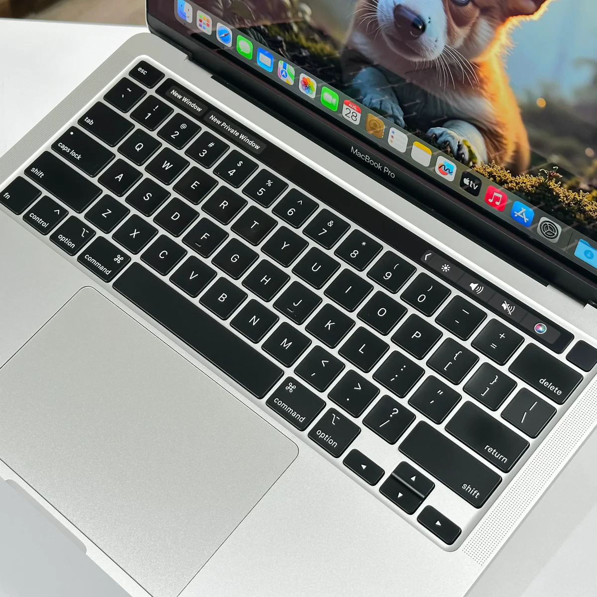 MacBook Pro 13" Intel Core i5 8GB 256GB Silver (2020) - Pre-Owned - Image 4