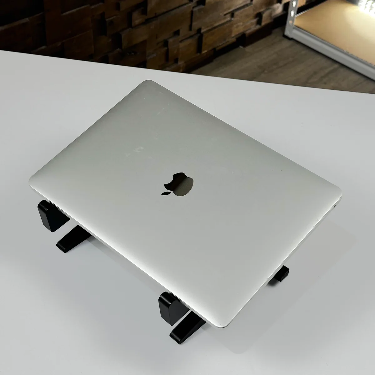 MacBook Pro 13" Intel Core i5 8GB 256GB Silver (2020) - Pre-Owned - Image 3